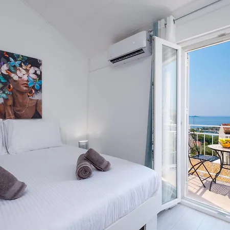 Lucky Strike With Seaview Apartman *